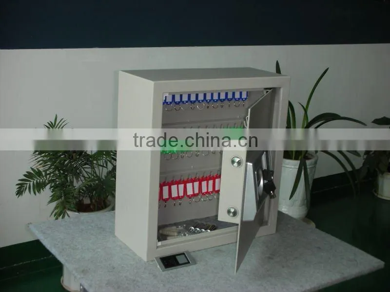 Electronic safe cabinet for many keys storage and management