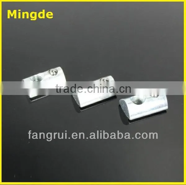 Self align Roll-in T-slot nut