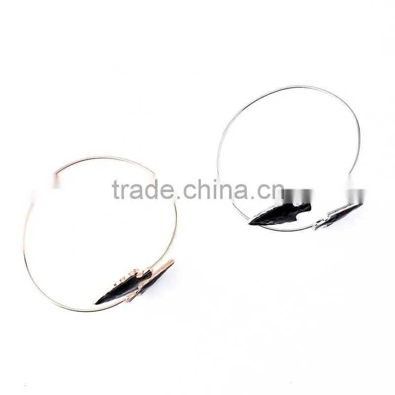 Hot gold triangle arrows arm chain