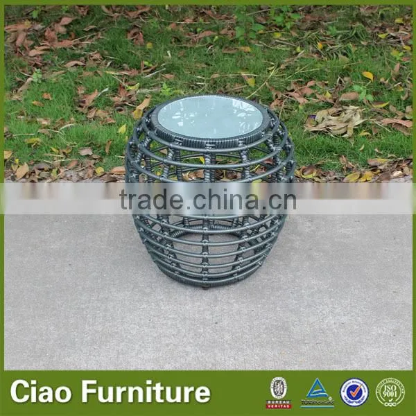 Unique shape outdoor rattan daybed with coffee table