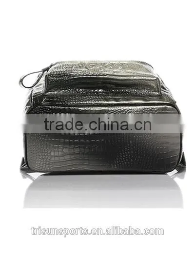 2016 good quality fashion waterproof travel backpacks and customized logo are welcome