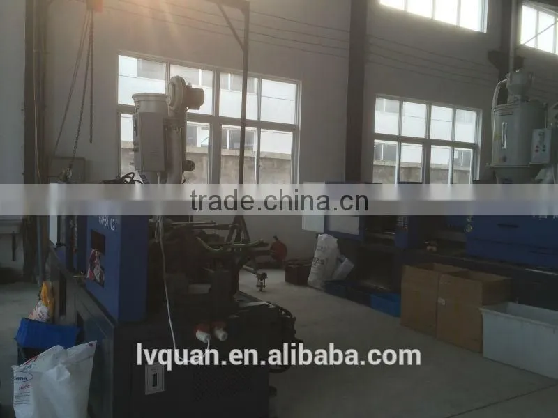 Air bubble diffuser for water treatment