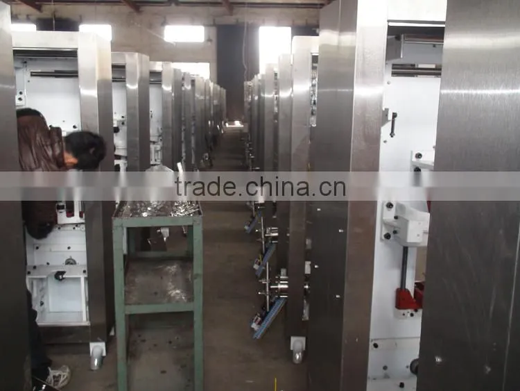 Roll Sealling Small Bag Granule Packing Machine Made in China