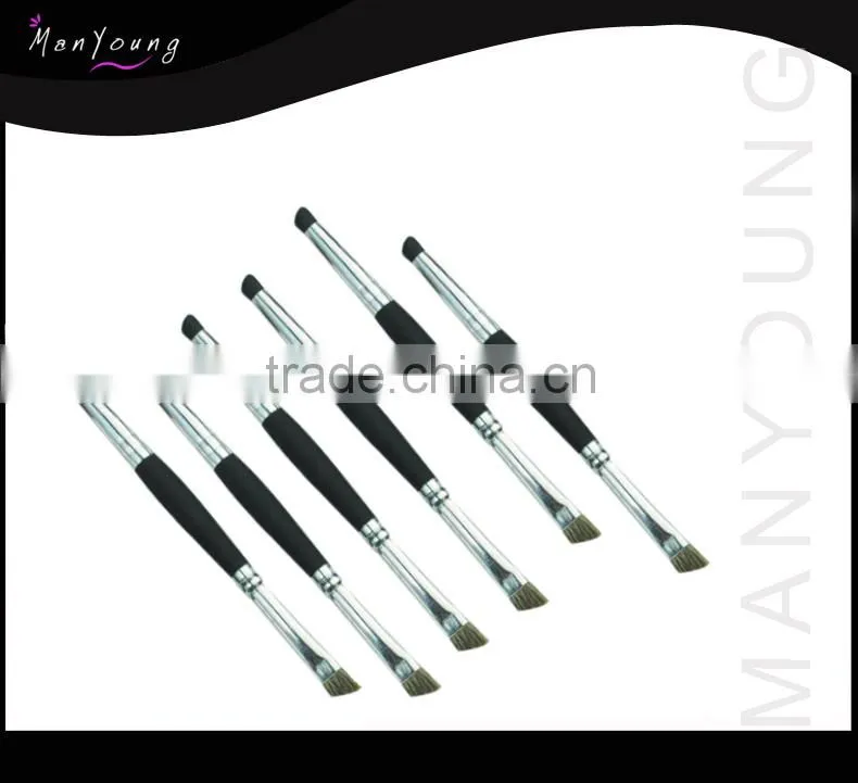 cosmetic detailer brush