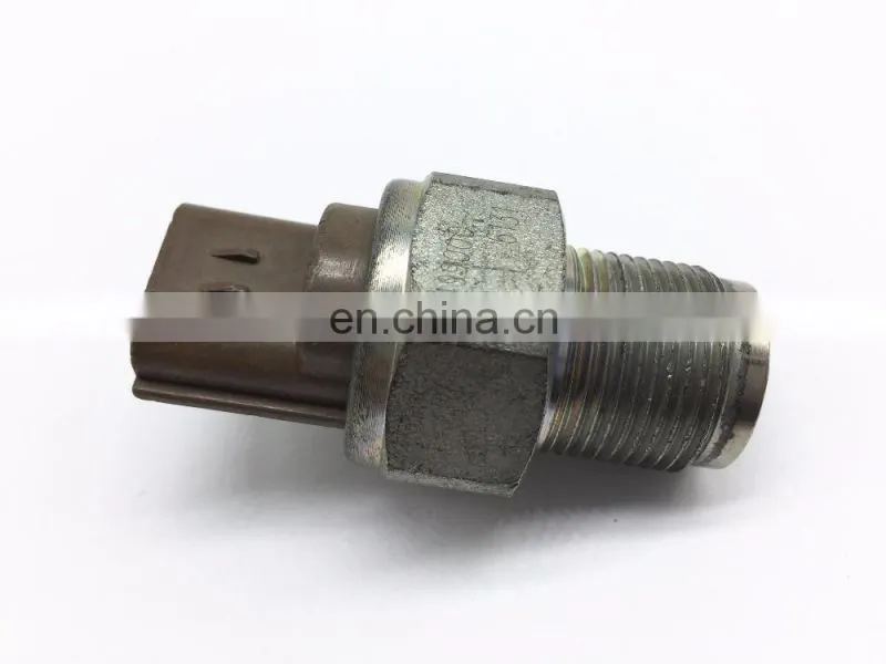 Fuel Rail Pressure Sensor For Ni-ssan Navara D40 2.5 DCI 499000-6131 4990006131