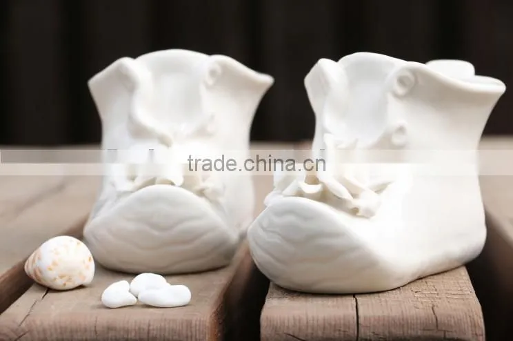 Fashion and creative ceramic shoe shape art craft