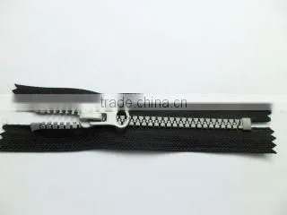 5# plastic resin zipper silver teeth zipper close end zipper with plated silver thumb puller locking slider zipper