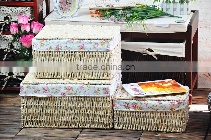 Eco-friendly home used hotel used sundries storage hand woven baskets of corn husk with cover