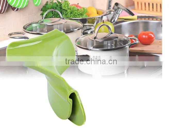 Creative Silicone Soup Funnel Water Deflector Cooking Tool Kitchen Gadget / Silicone Soup Funnel kitchen tool