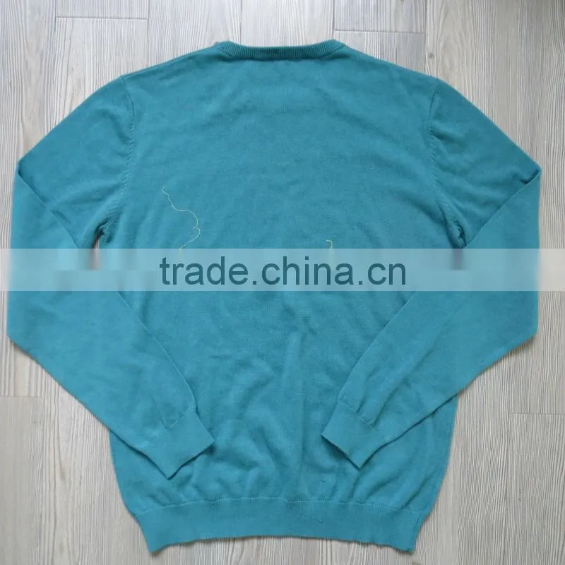 The dark green round neck knitting pullover casual men knitted sweater men