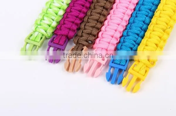 Best quality multi-function survival bracelet with whistle buckle wholesale