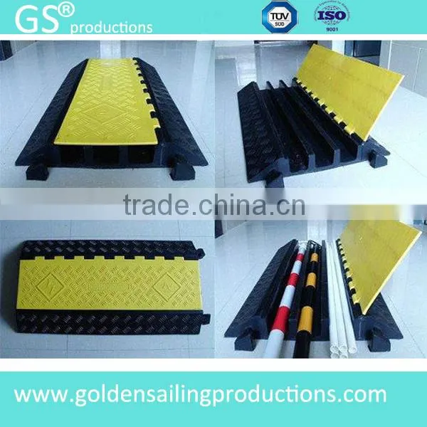 Cable ramp / cable protector ramp / rubber road hump