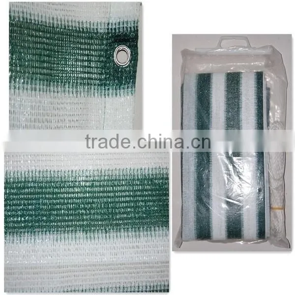 foldable windbreak net with eyelets and rope