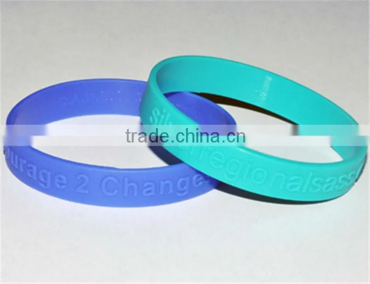 High qulity silicone with unicolor embossed bracelets