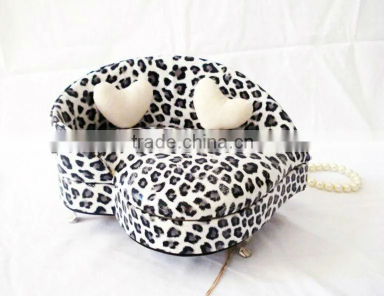 Leopard pu leather gift box with heart shape