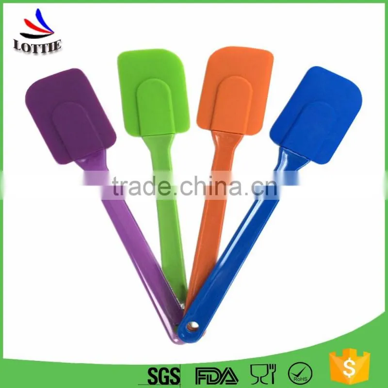 China Manufacturers kitchenware tools silicone pastry spatulas with Wooden handle