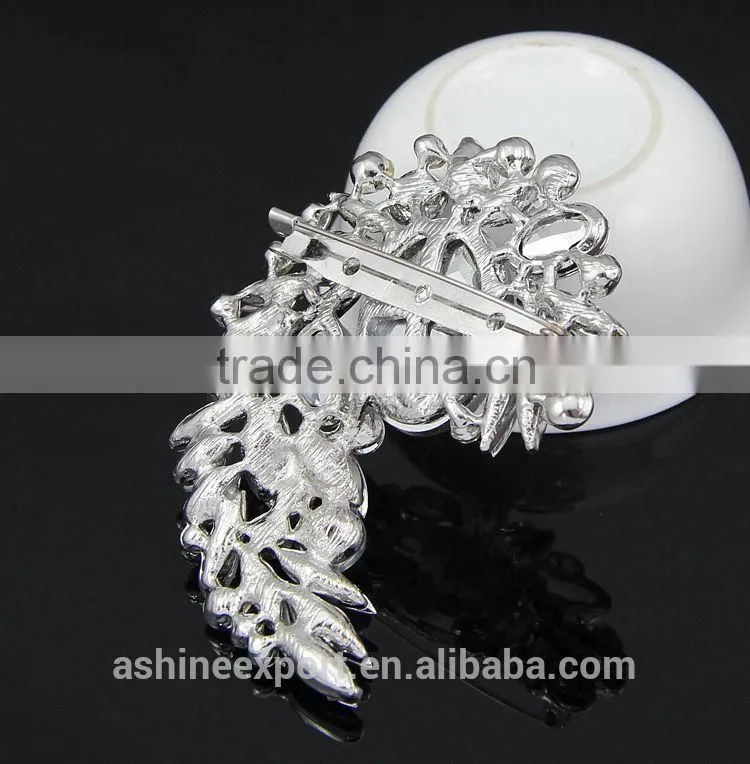 Beautiful cheap elegant bulk crystal flower rhinestone brooch/handmade rhinestone brooch