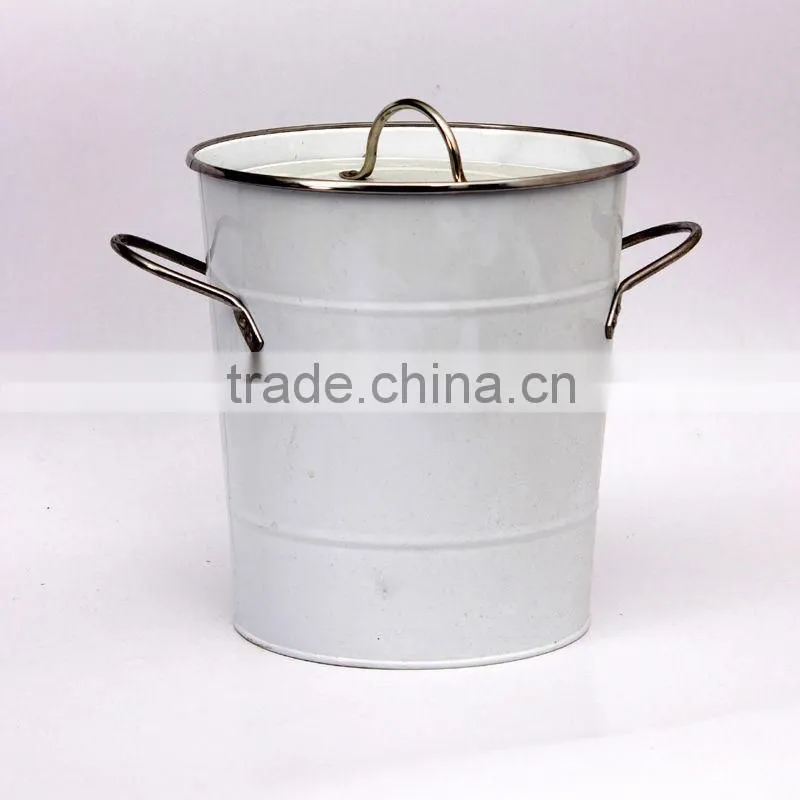 METAL BUCKET WITH LID &2 SHORT RING HANDLES
