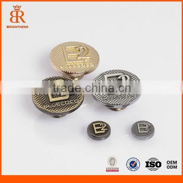 Embossed square snap button prong snap button