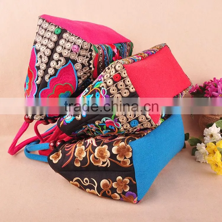 Cheap samll handbag made in China fashion woman ethnic embroidery handbag for wholesale