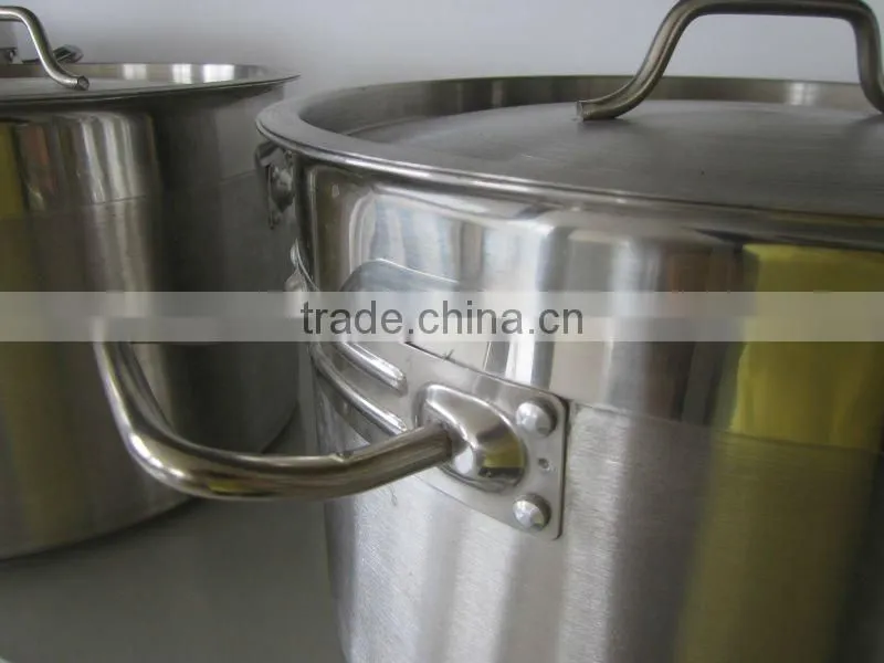 Fry pan with handle