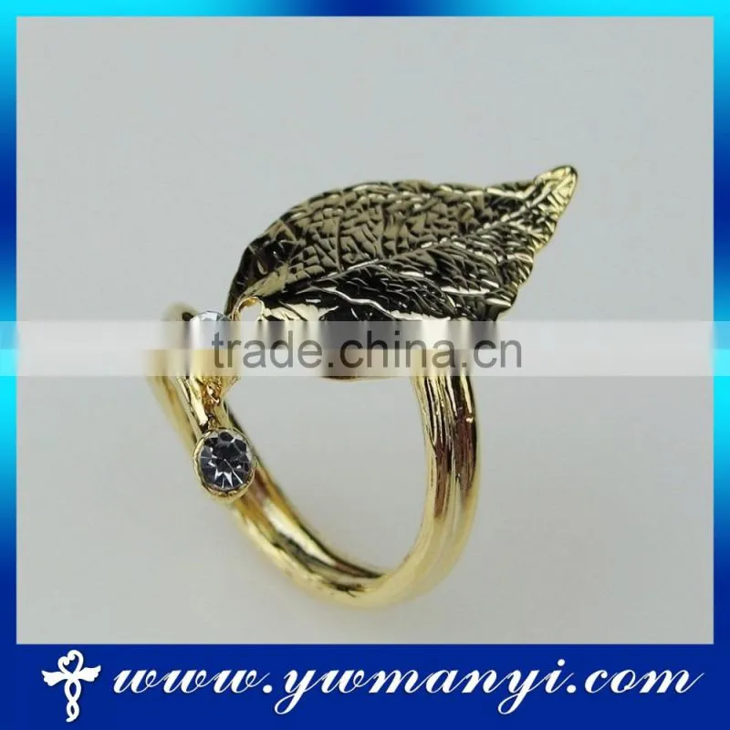 Attractive design a grain of leaves plated gold ring rhinestone ring R214