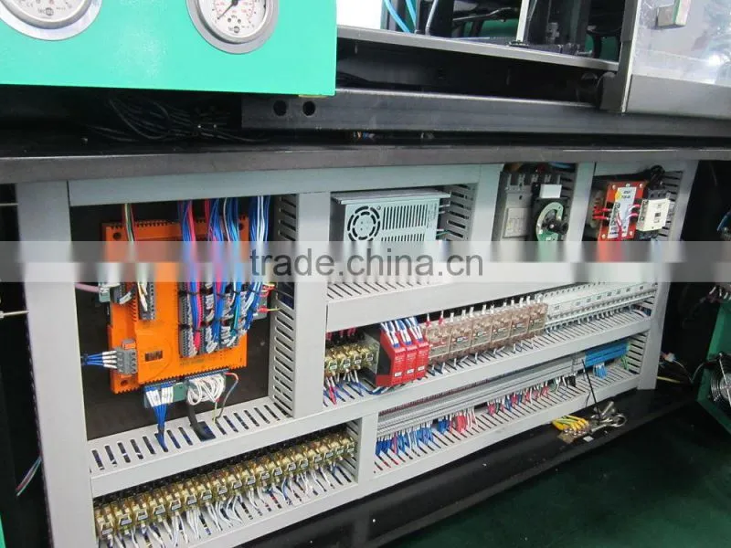 Automatic vertical injection molding machine