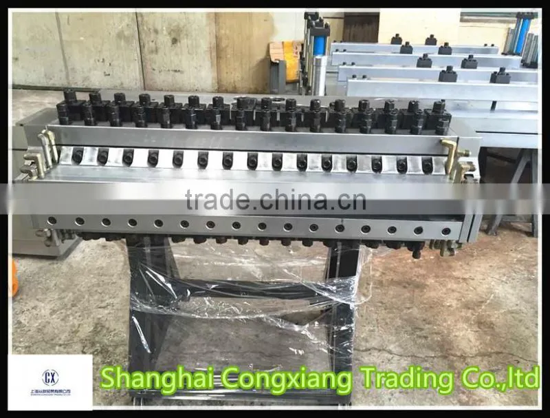 Extrusion mould for the plastic production line and extruder machine