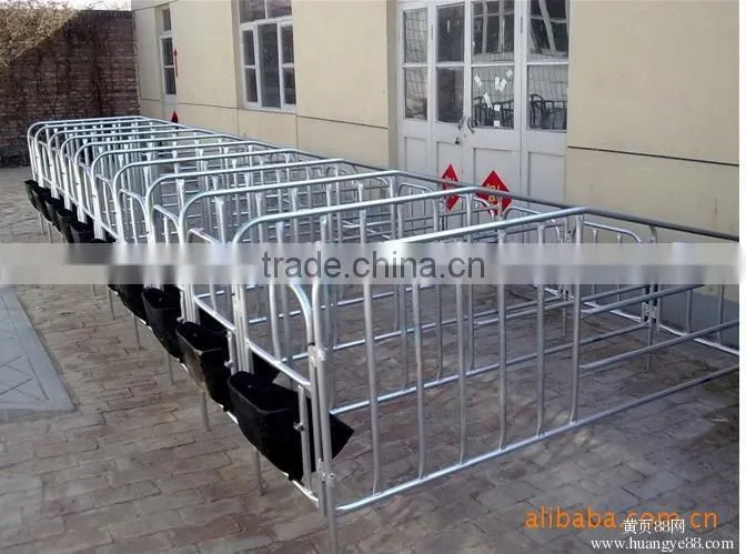 Adjustable gestation stall for pig farm