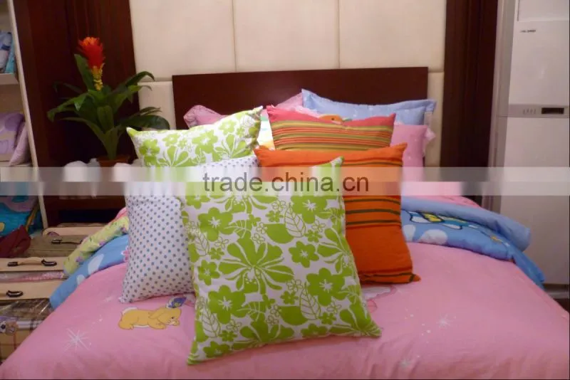 Hotel Decoration Sofa Polyester Filling Cushion With Colorful Embroidery Design