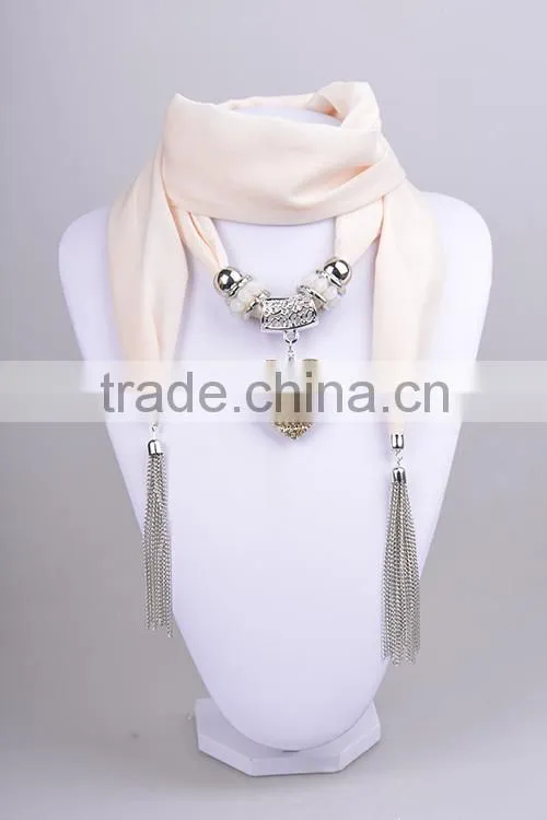 New arrival top sell us style colorful flower necklace scarf with heart pendant for lady