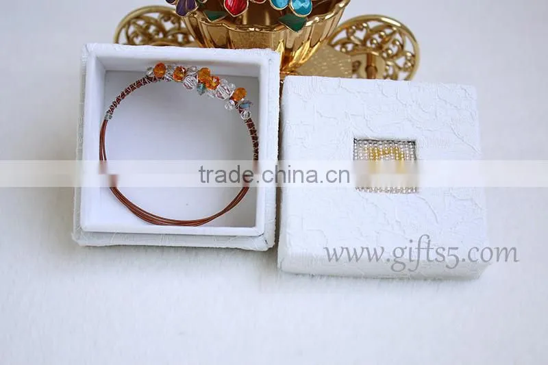 Custom made Luxury wedding jewelry packaging box with beaded name plate of R
