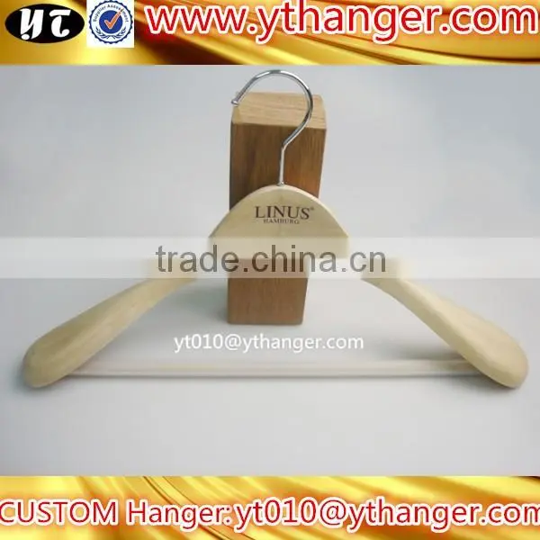 YY0530 supplier bulk wide shoulder flat wood clothes hanger hotel wooden hanger