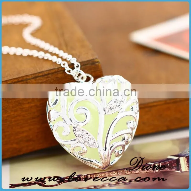 Silver glowing necklace Hollow glow in the dark heart pendant luminous necklace