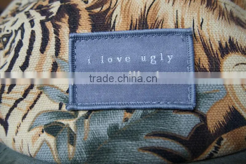 Stylish animal tiger pattern woven lable tag canvas 5 panel cap