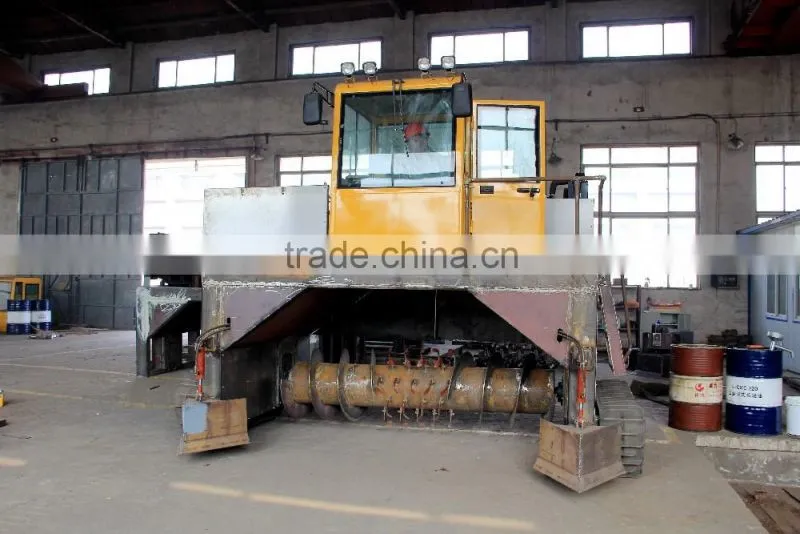 Chicken manure fertilizer compost pellet turning machine , agricultural tractor compost machine
