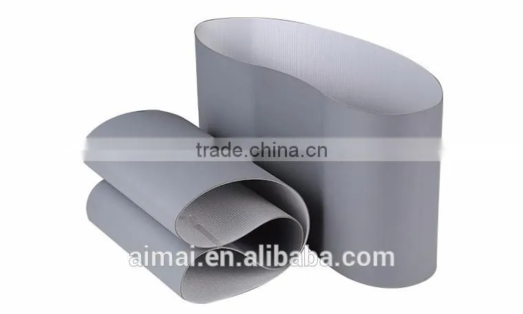 Rough surface patterned rubber conveyor belts
