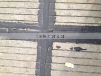 Mounted road crack sealing machine construction