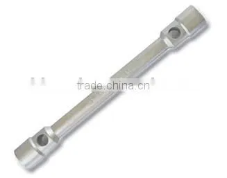 Tire rim wrench