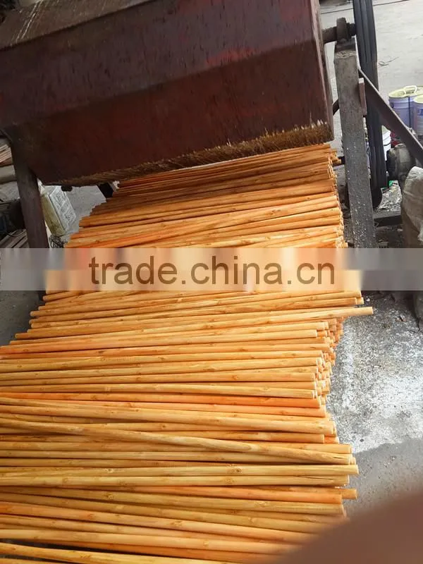 Varnished wooden broom handle with cheap price