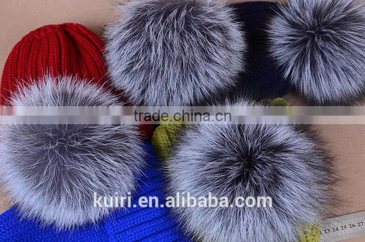 Hot selling beanie hat with snap and big size silver fox fur ball on top