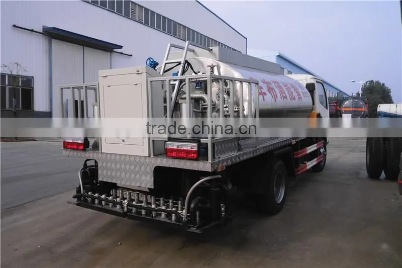 Dongfeng 4000L bitumen emulsion sprayer