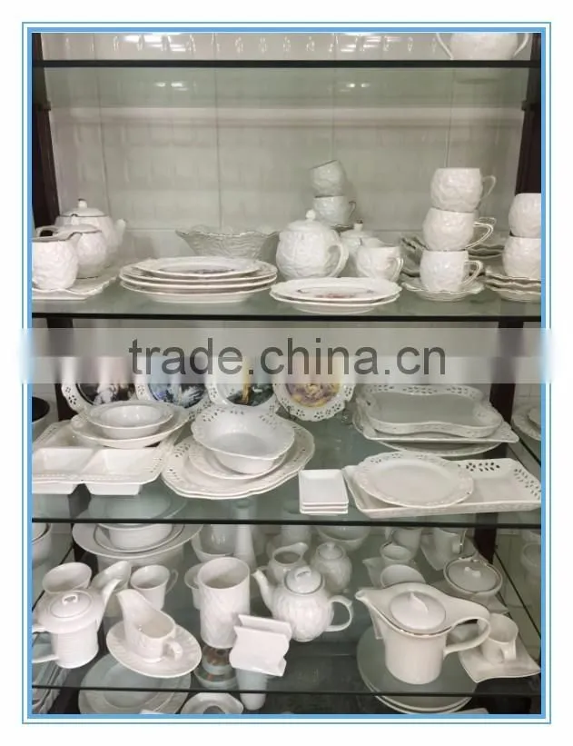 Track Design Gold Rim ceramic Charger Plates Wholesale For Wedding,customized triangle ceramic kitchenware with gold rim