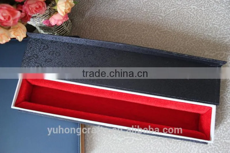 Elegant Chinese silk hand fan box