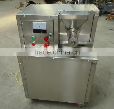 Ice cream hollow tube expanding machine