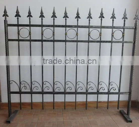 2015 Top-selling hand forged iron fence