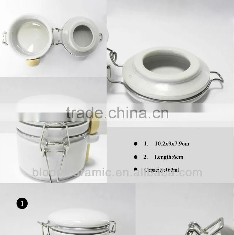 Porcelain seal pot with scoop