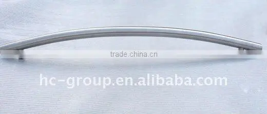 Refrigerator handle and refrigerator pull for appliance
