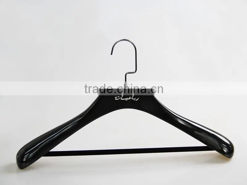 2016 new fashional luxury black wooden hanger for custom