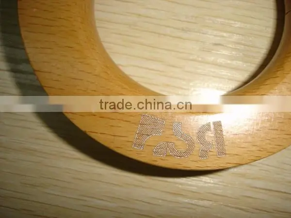 FW-1238 Top quality wood shawl hanger with custom logo